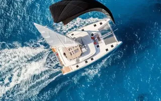 Can Catamarans Handle Big Waves 1